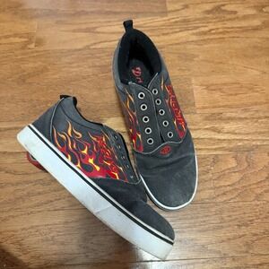 Heelys Roller Skate Shoes Flame Design Gray Red Lace Up Youth Size 7